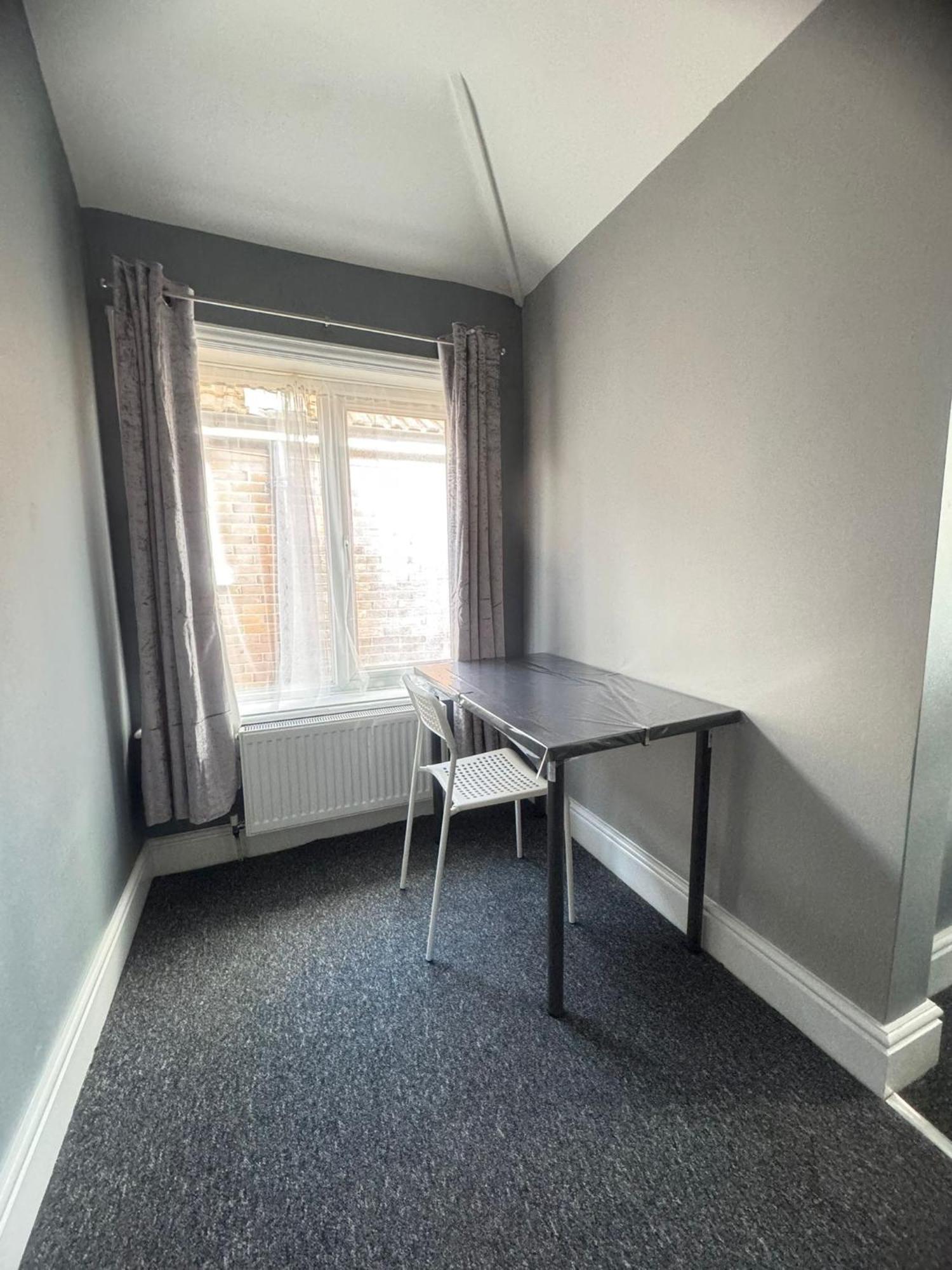Casa de hóspedes Shirley House 6, Guest House, Self Catering, Self Check In With Smart Locks, Use Of Fully Equipped Kitchen, Close To Centre, Ideal For Longer Stays, Excellent Transport Links *