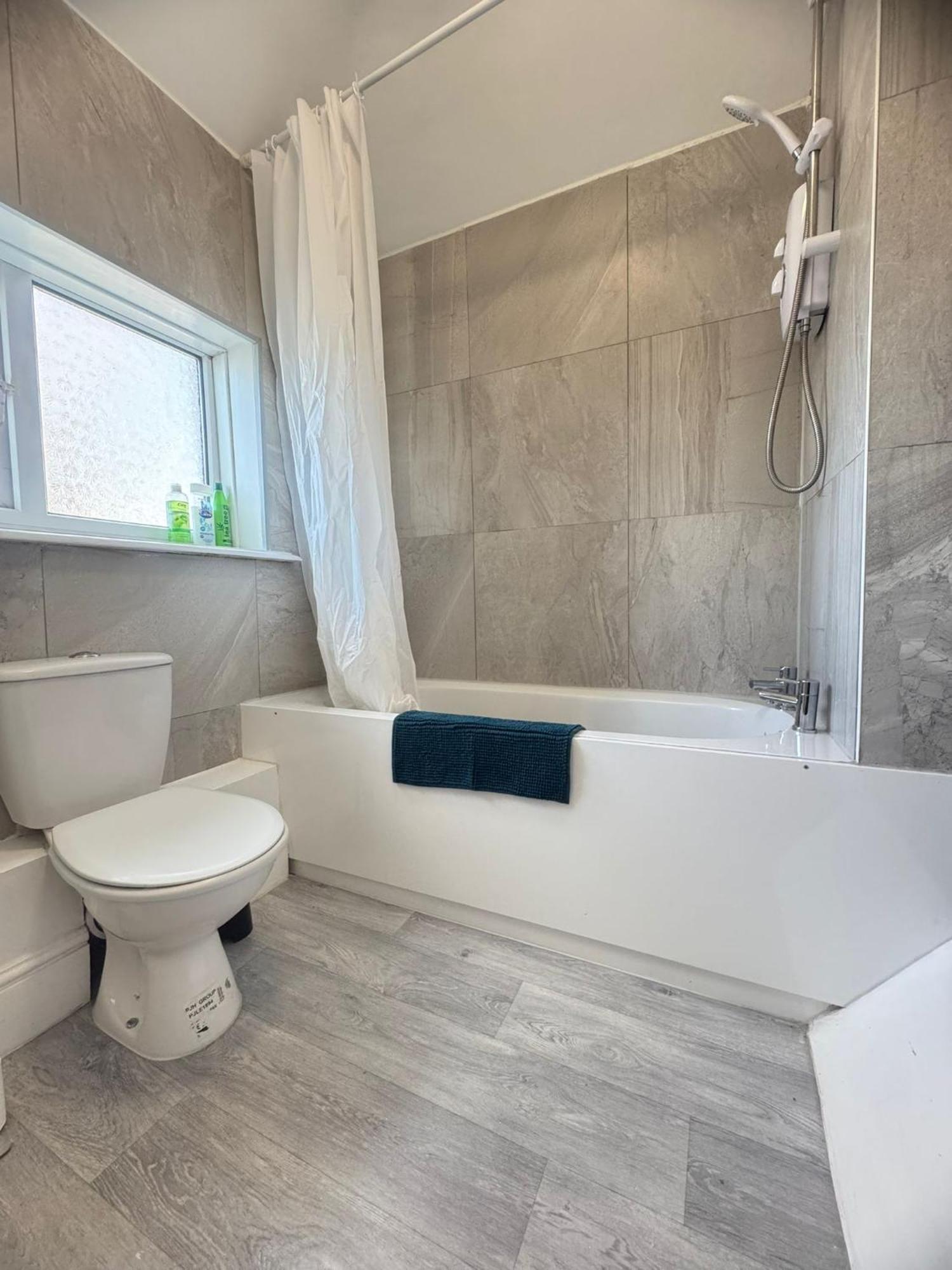 Casa de hóspedes Shirley House 6, Guest House, Self Catering, Self Check In With Smart Locks, Use Of Fully Equipped Kitchen, Close To Centre, Ideal For Longer Stays, Excellent Transport Links