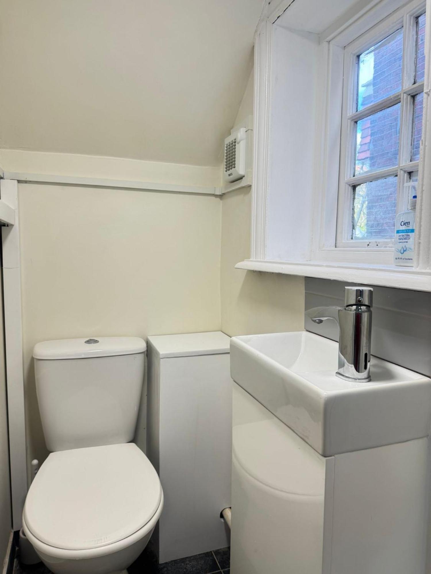 Shirley House 6, Guest House, Self Catering, Self Check In With Smart Locks, Use Of Fully Equipped Kitchen, Close To Centre, Ideal For Longer Stays, Excellent Transport Links Southampton