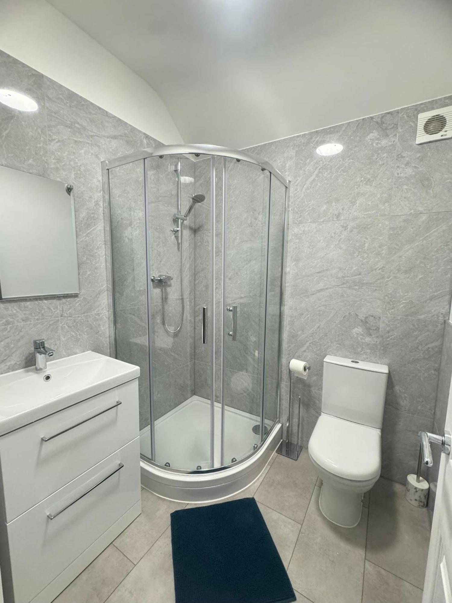 Shirley House 6, Guest House, Self Catering, Self Check In With Smart Locks, Use Of Fully Equipped Kitchen, Close To Centre, Ideal For Longer Stays, Excellent Transport Links