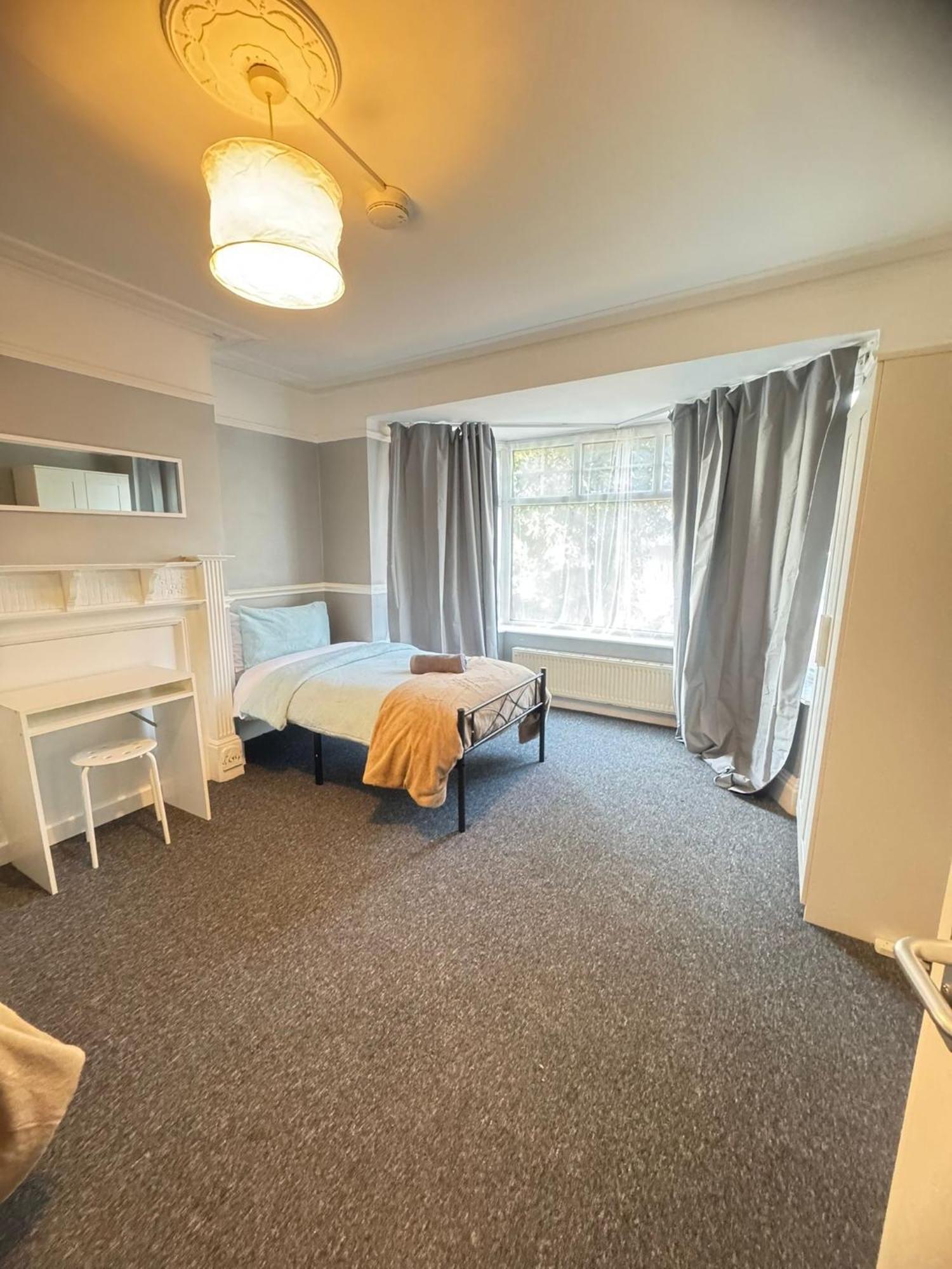 Shirley House 6, Guest House, Self Catering, Self Check In With Smart Locks, Use Of Fully Equipped Kitchen, Close To Centre, Ideal For Longer Stays, Excellent Transport Links Southampton