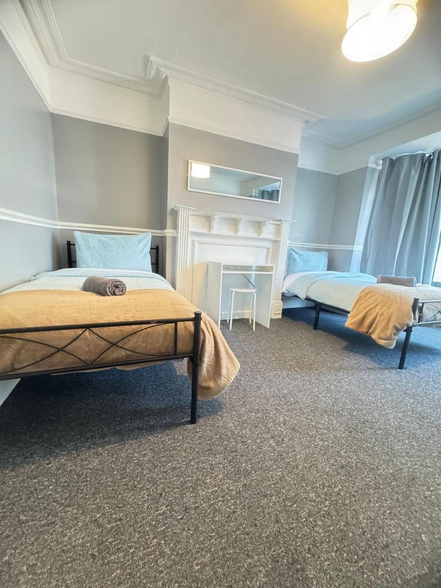 Shirley House 6, Guest House, Self Catering, Self Check In With Smart Locks, Use Of Fully Equipped Kitchen, Close To Centre, Ideal For Longer Stays, Excellent Transport Links