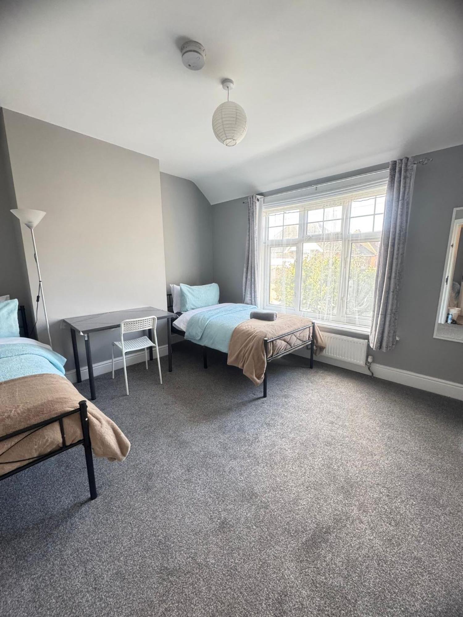 Shirley House 6, Guest House, Self Catering, Self Check In With Smart Locks, Use Of Fully Equipped Kitchen, Close To Centre, Ideal For Longer Stays, Excellent Transport Links Casa de hóspedes *