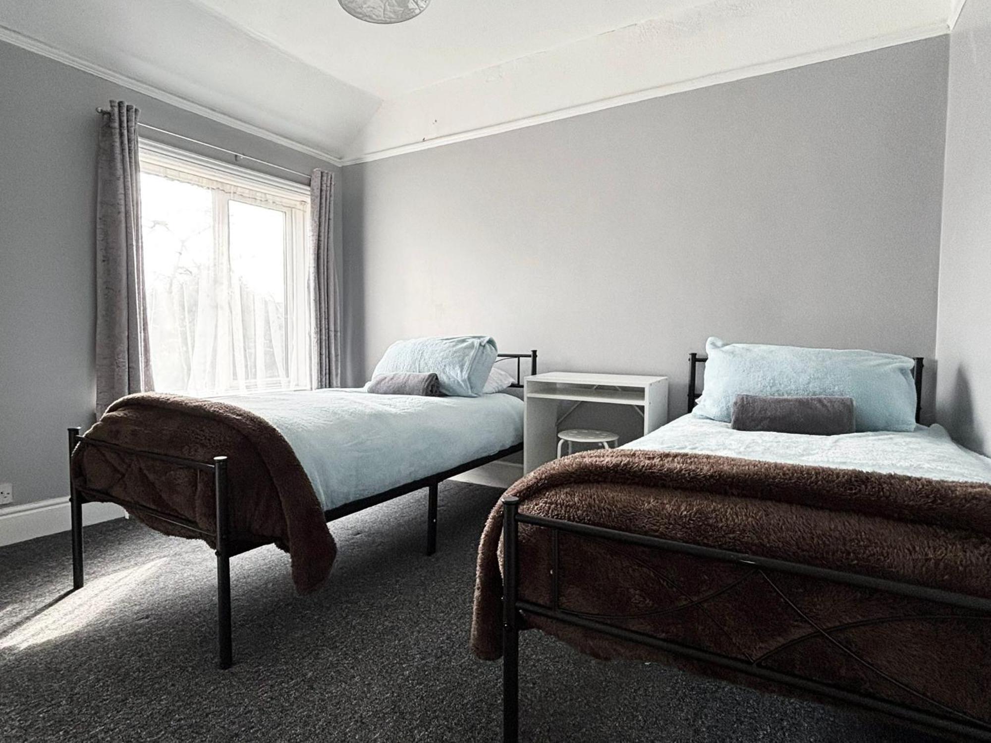Shirley House 6, Guest House, Self Catering, Self Check In With Smart Locks, Use Of Fully Equipped Kitchen, Close To Centre, Ideal For Longer Stays, Excellent Transport Links Casa de hóspedes *