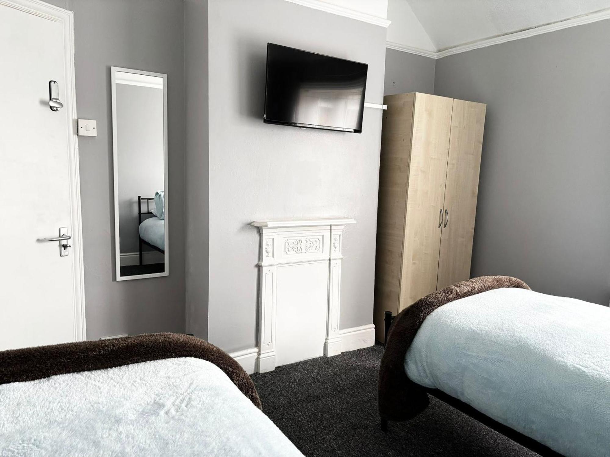 Shirley House 6, Guest House, Self Catering, Self Check In With Smart Locks, Use Of Fully Equipped Kitchen, Close To Centre, Ideal For Longer Stays, Excellent Transport Links Casa de hóspedes *