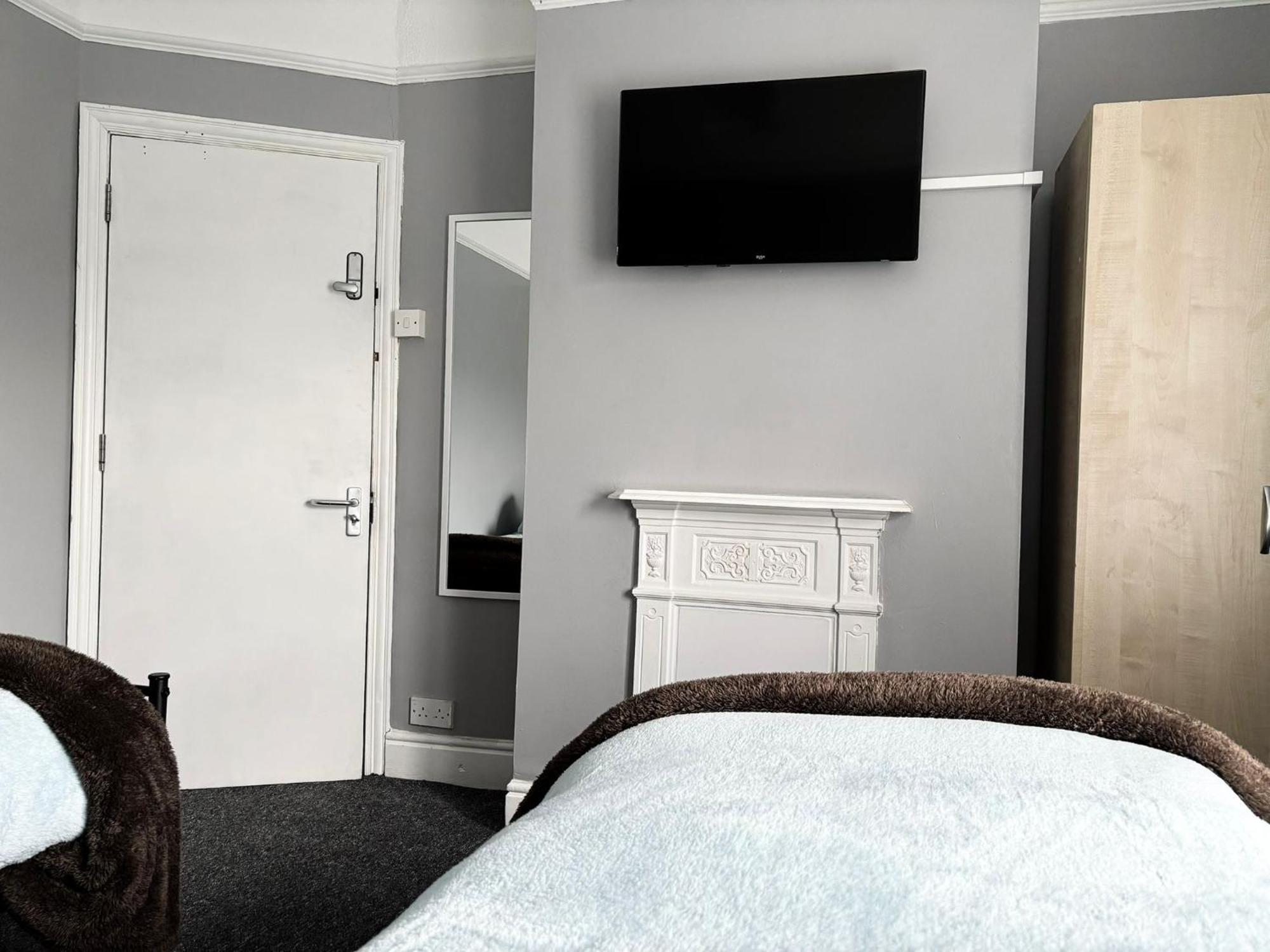 Shirley House 6, Guest House, Self Catering, Self Check In With Smart Locks, Use Of Fully Equipped Kitchen, Close To Centre, Ideal For Longer Stays, Excellent Transport Links Casa de hóspedes Southampton