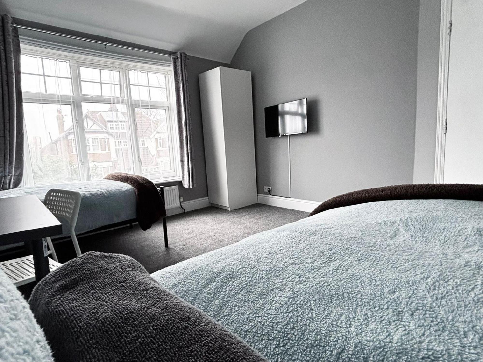 Shirley House 6, Guest House, Self Catering, Self Check In With Smart Locks, Use Of Fully Equipped Kitchen, Close To Centre, Ideal For Longer Stays, Excellent Transport Links * Southampton