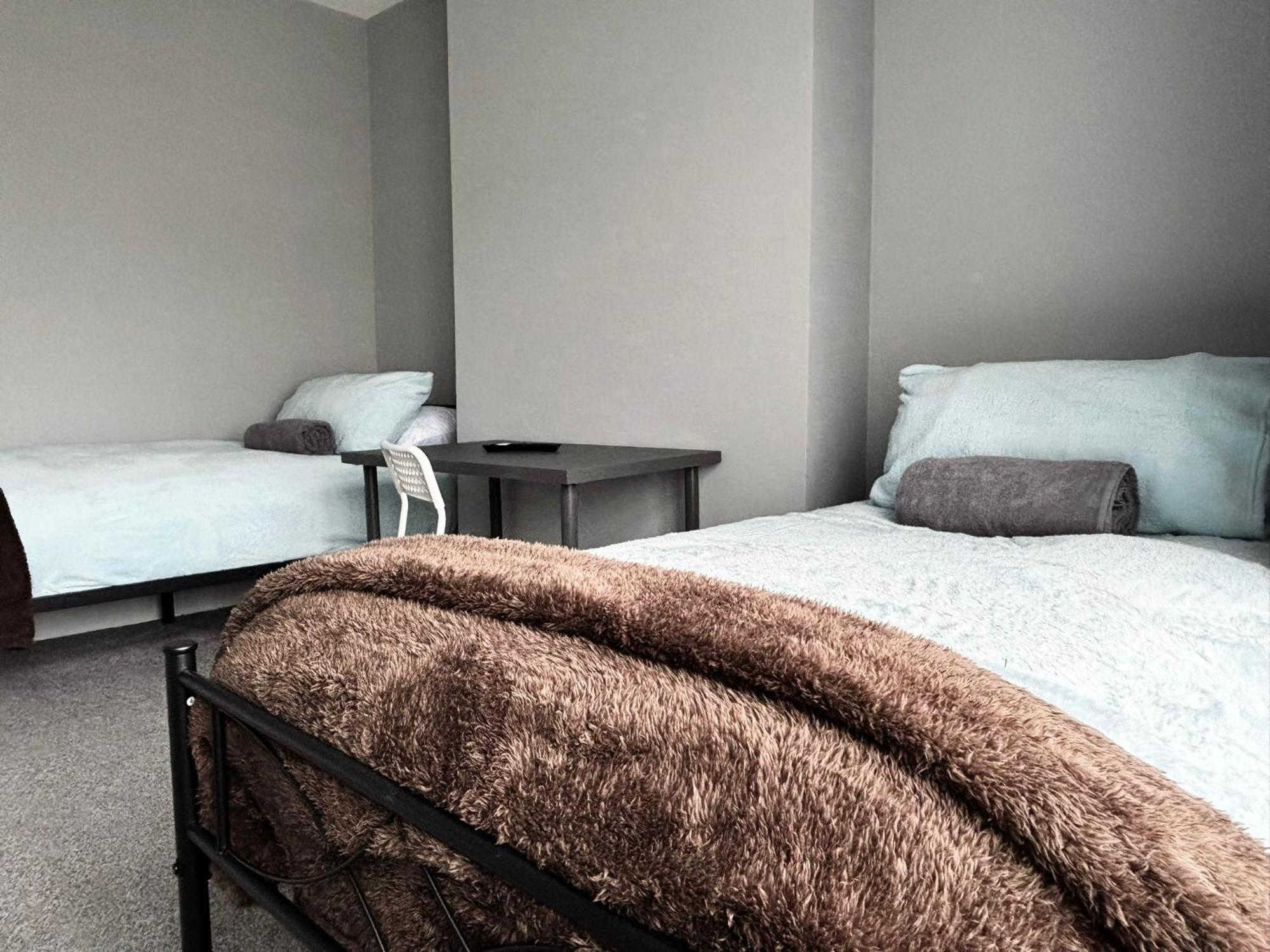 Shirley House 6, Guest House, Self Catering, Self Check In With Smart Locks, Use Of Fully Equipped Kitchen, Close To Centre, Ideal For Longer Stays, Excellent Transport Links