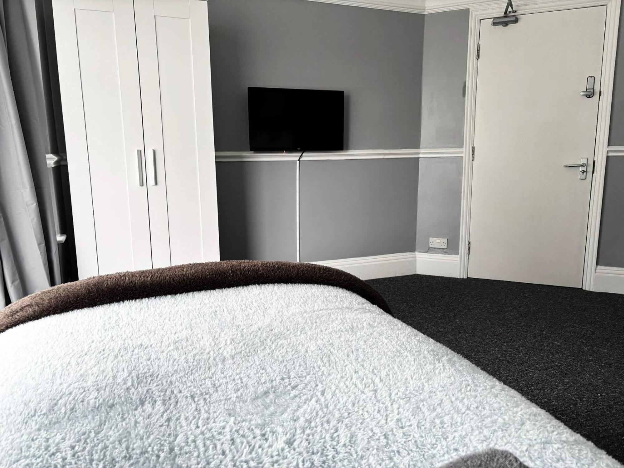 Shirley House 6, Guest House, Self Catering, Self Check In With Smart Locks, Use Of Fully Equipped Kitchen, Close To Centre, Ideal For Longer Stays, Excellent Transport Links
