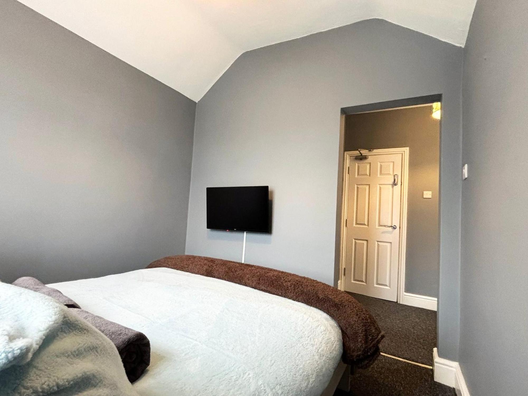 Shirley House 6, Guest House, Self Catering, Self Check In With Smart Locks, Use Of Fully Equipped Kitchen, Close To Centre, Ideal For Longer Stays, Excellent Transport Links