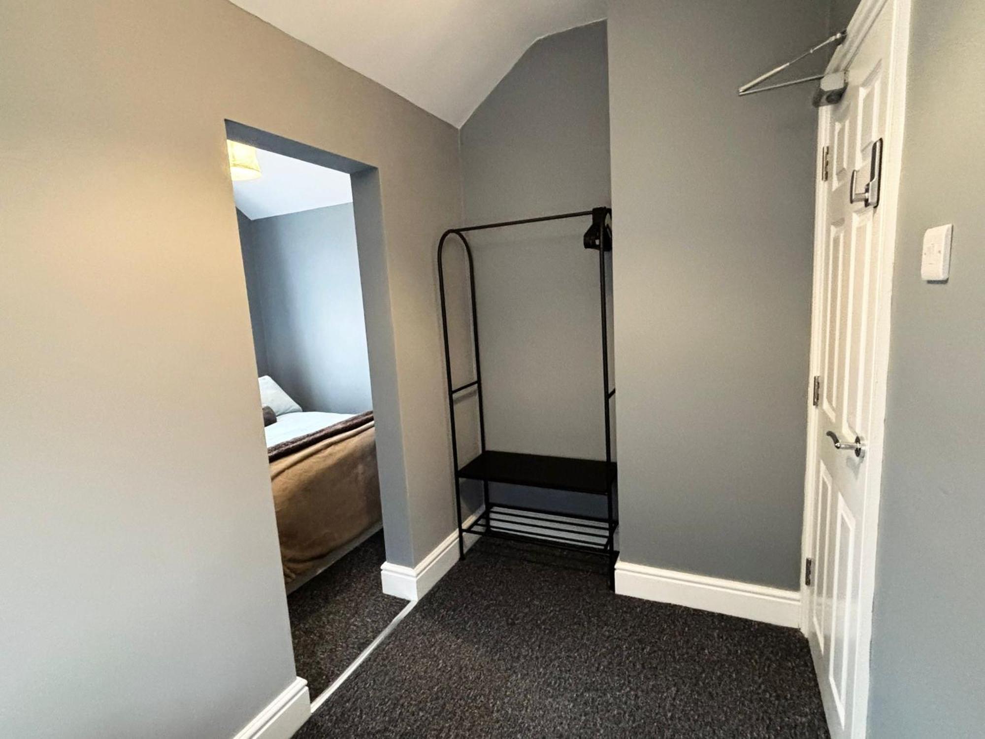 Shirley House 6, Guest House, Self Catering, Self Check In With Smart Locks, Use Of Fully Equipped Kitchen, Close To Centre, Ideal For Longer Stays, Excellent Transport Links * Southampton