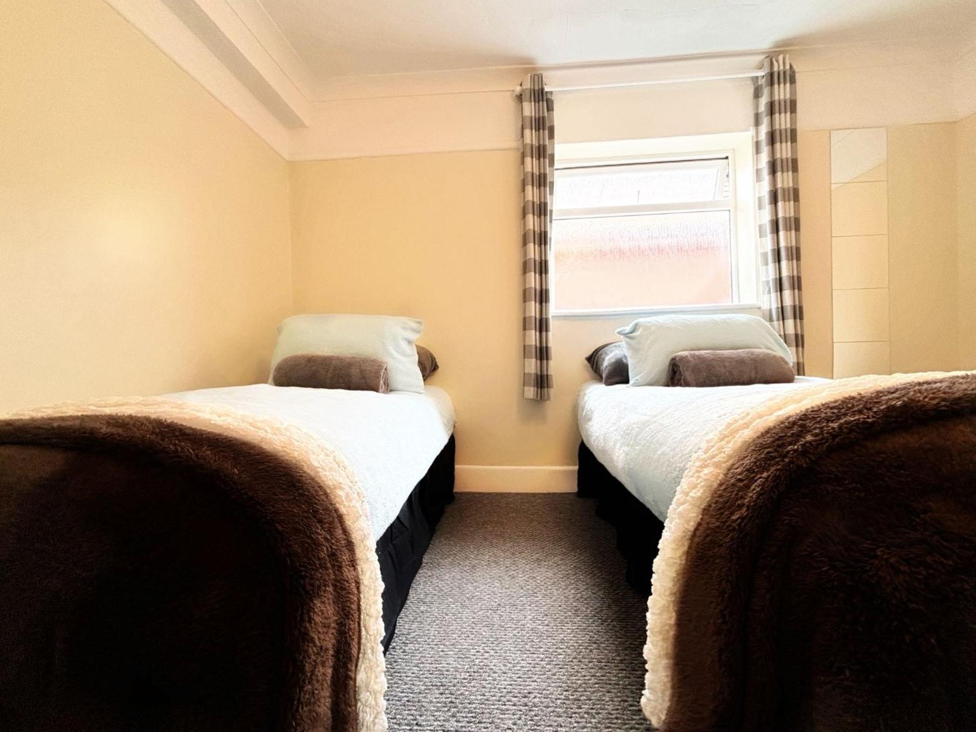 Guest house Shirley House: Centre Self-catering With Smart Access