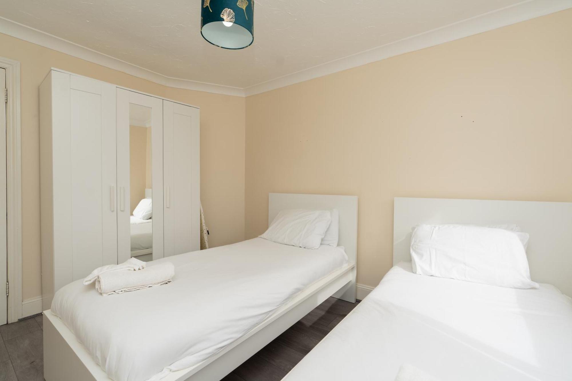 Centrally Located Cozy In Apartment *