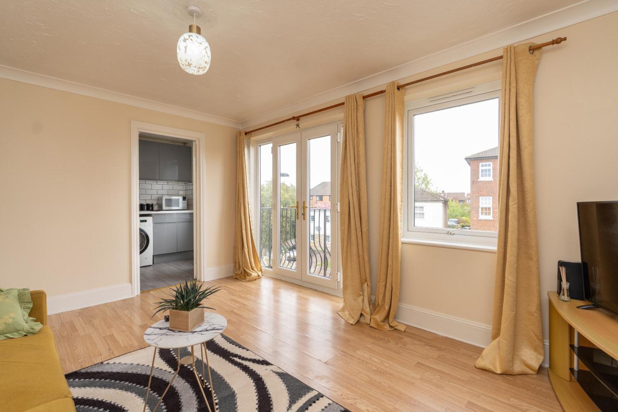 Centrally Located Cozy In Southampton