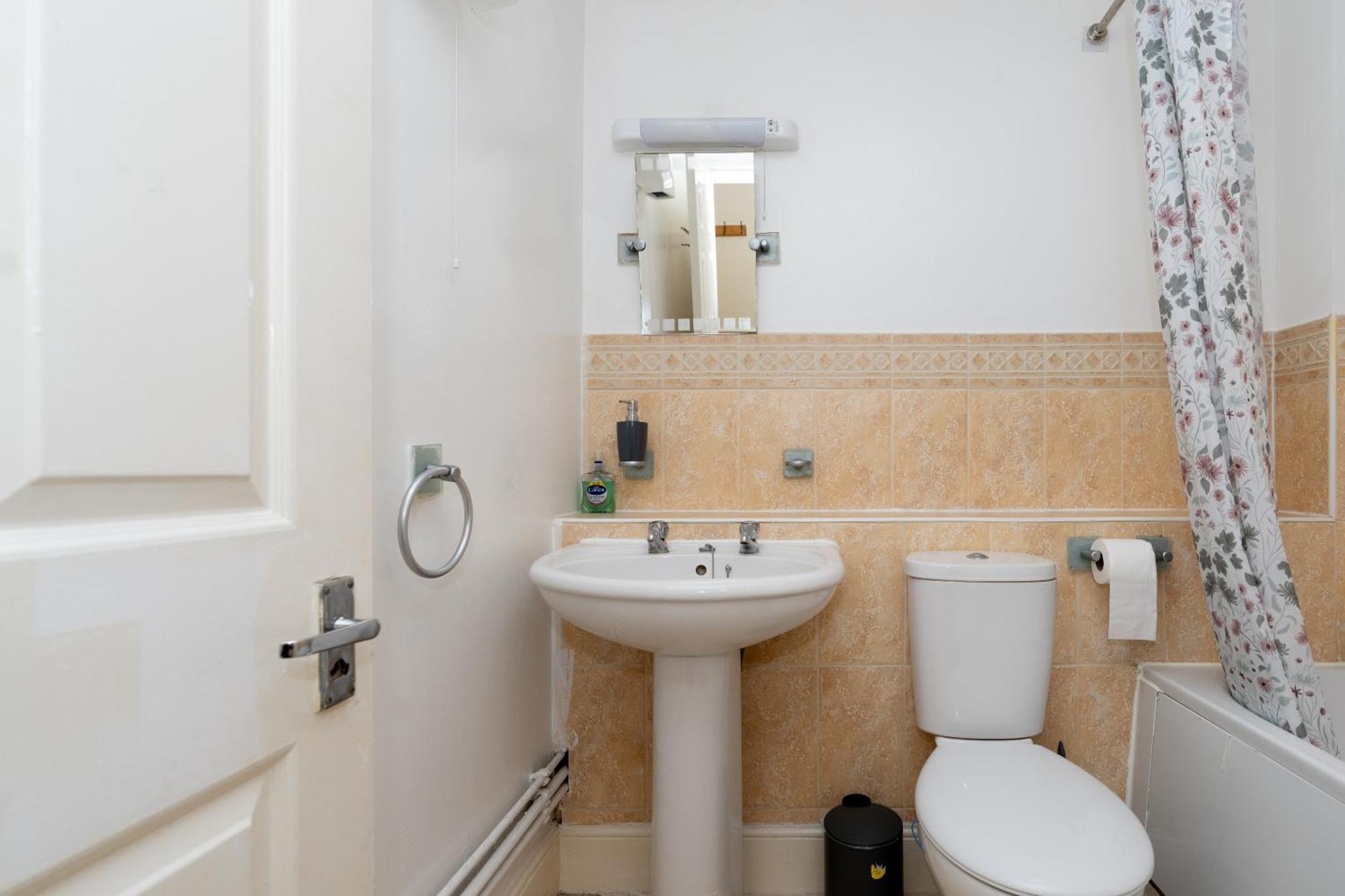 Centrally Located Cozy In Apartment