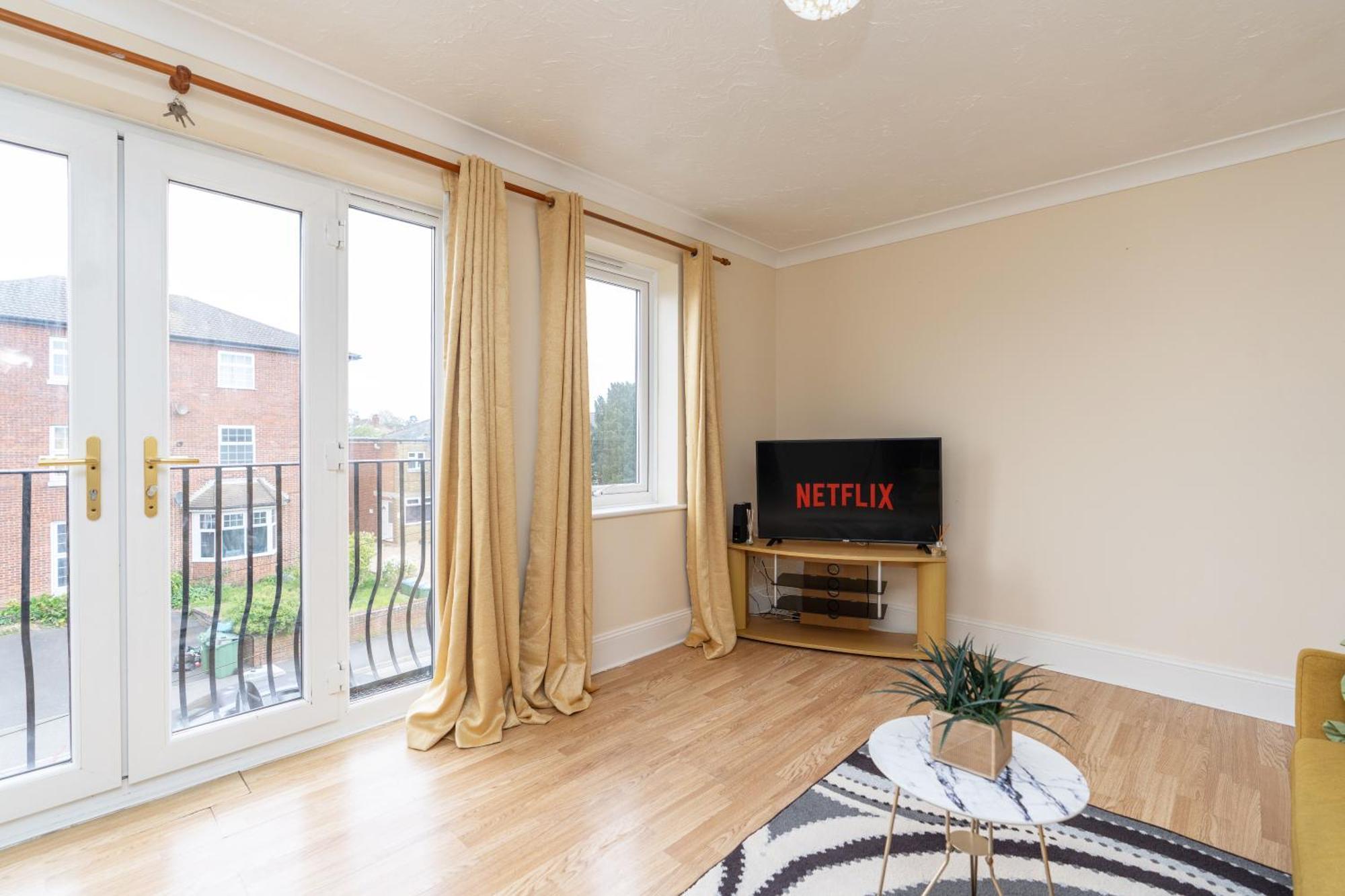 Centrally Located Cozy In Southampton