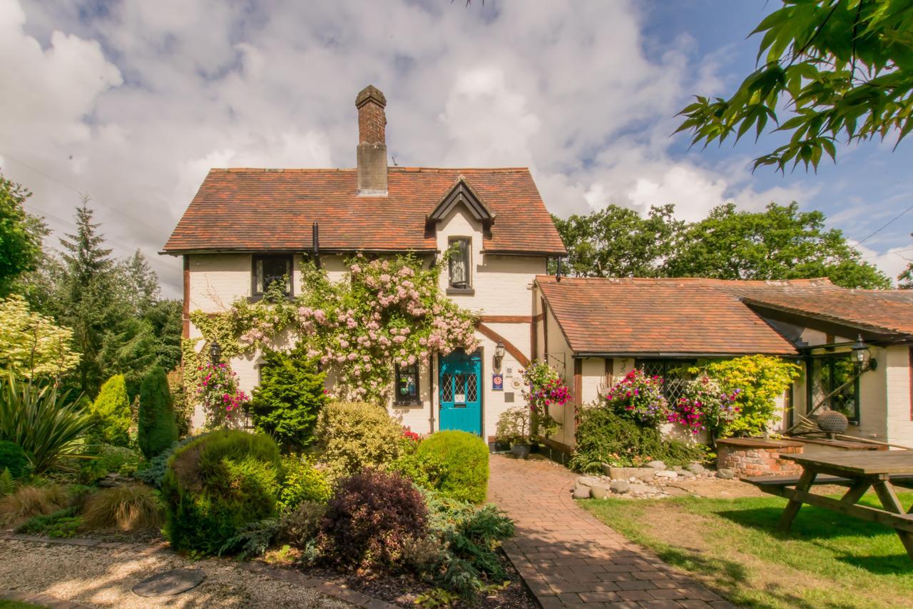 Bed & Breakfast Dale Farm House 4*
