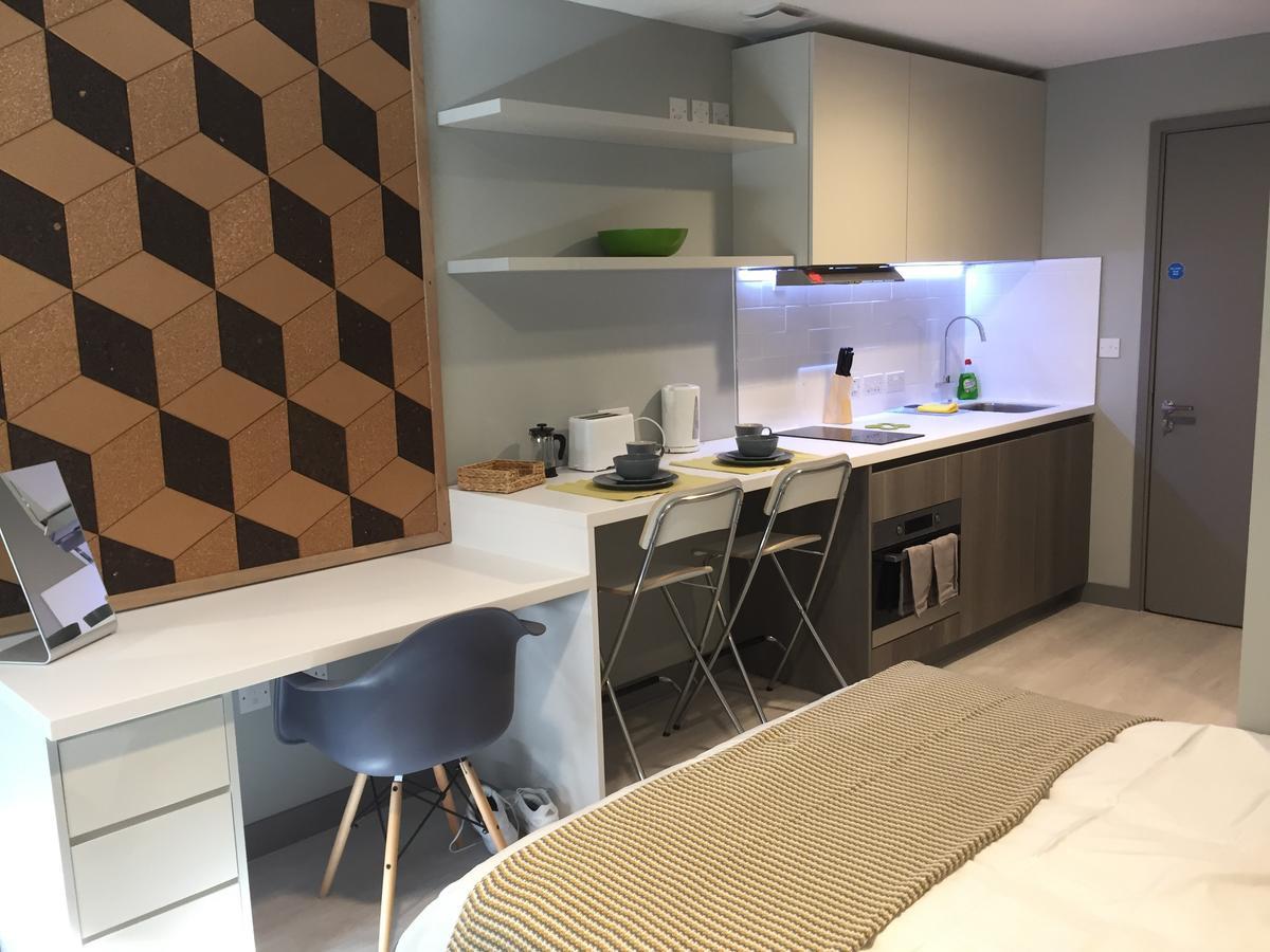 The Walls Modern Studio Apartment *