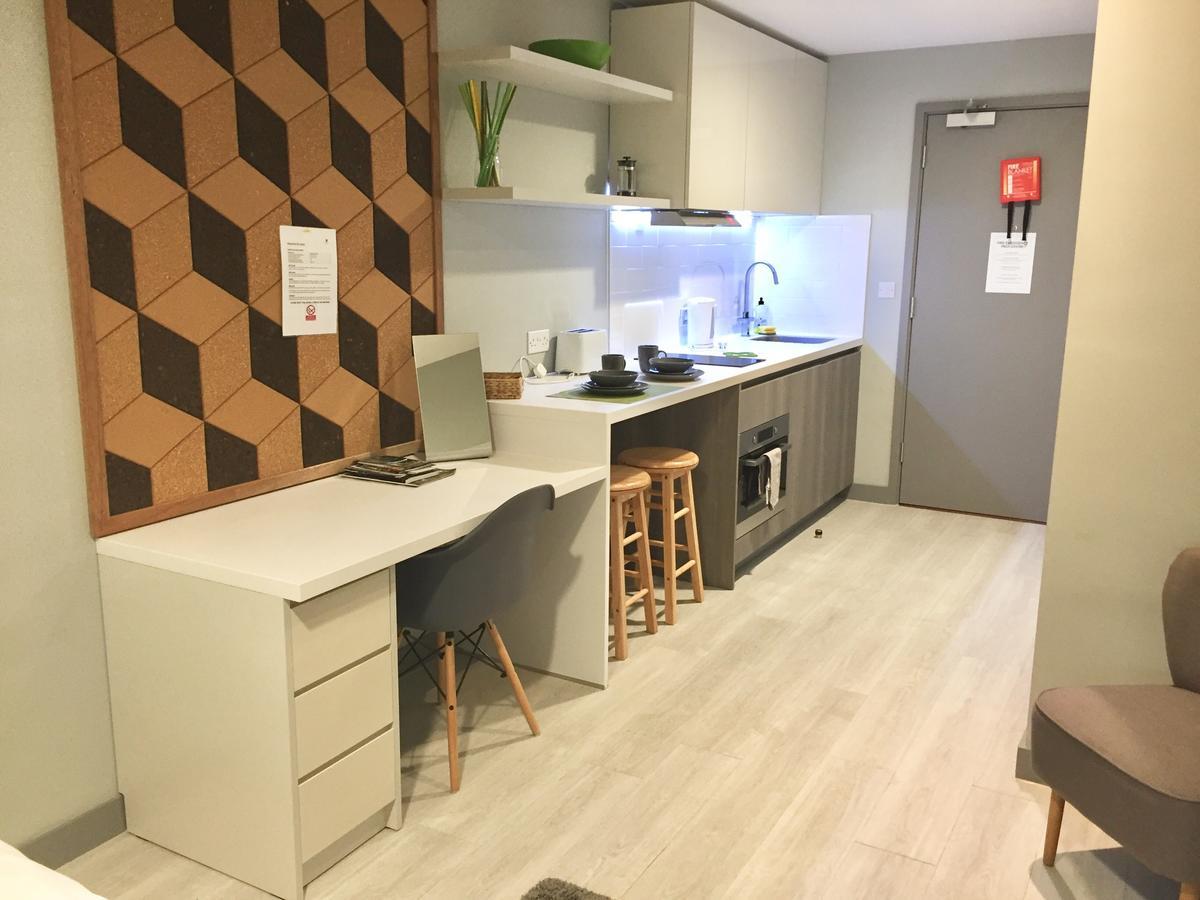 The Walls Modern Studio Apartment *