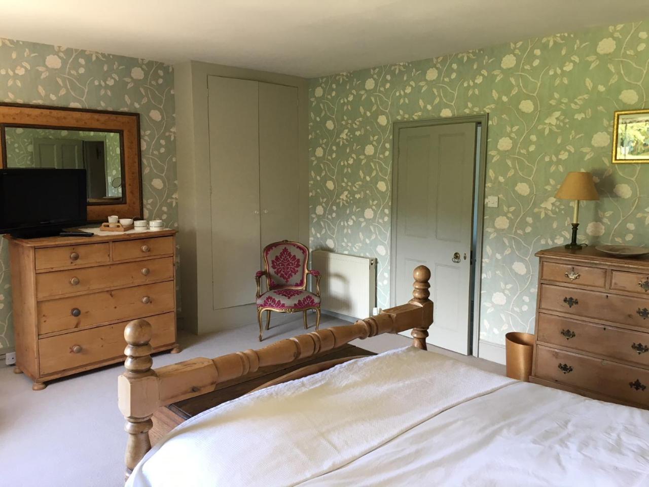 Lockerley Manor Bed & Breakfast *