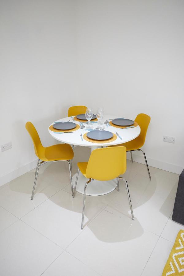 Spire View - 1 Bedroom, Sleeps 4, Parking Wifi Southampton
