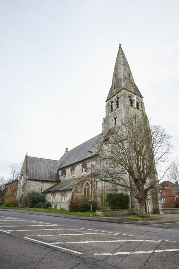 Spire View - 1 Bedroom, Sleeps 4, Parking Wifi Apartment Southampton
