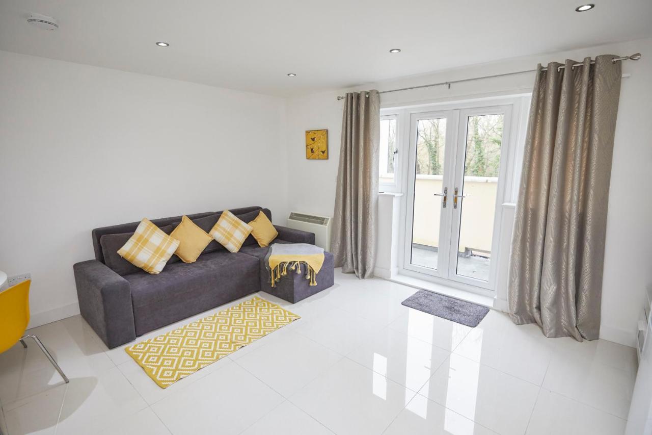 Spire View - 1 Bedroom, Sleeps 4, Parking Wifi Apartment Southampton