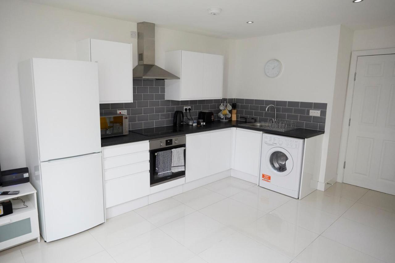 Spire View - 1 Bedroom, Sleeps 4, Parking Wifi Southampton