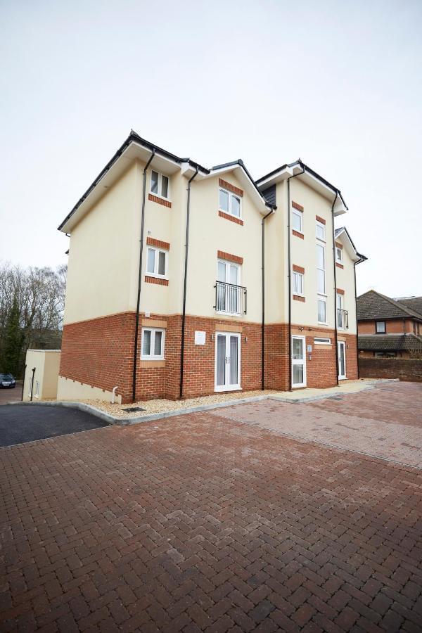Spire View - 1 Bedroom, Sleeps 4, Parking Wifi *