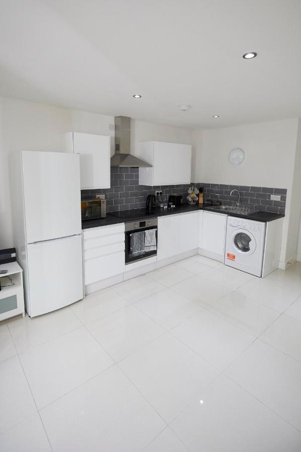Apartment Spire View - 1 Bedroom, Sleeps 4, Parking Wifi