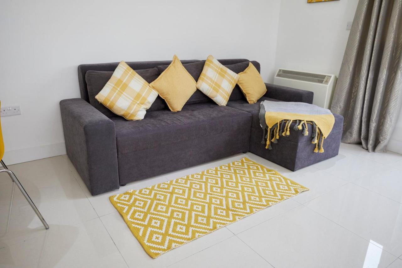 Spire View - 1 Bedroom, Sleeps 4, Parking Wifi *