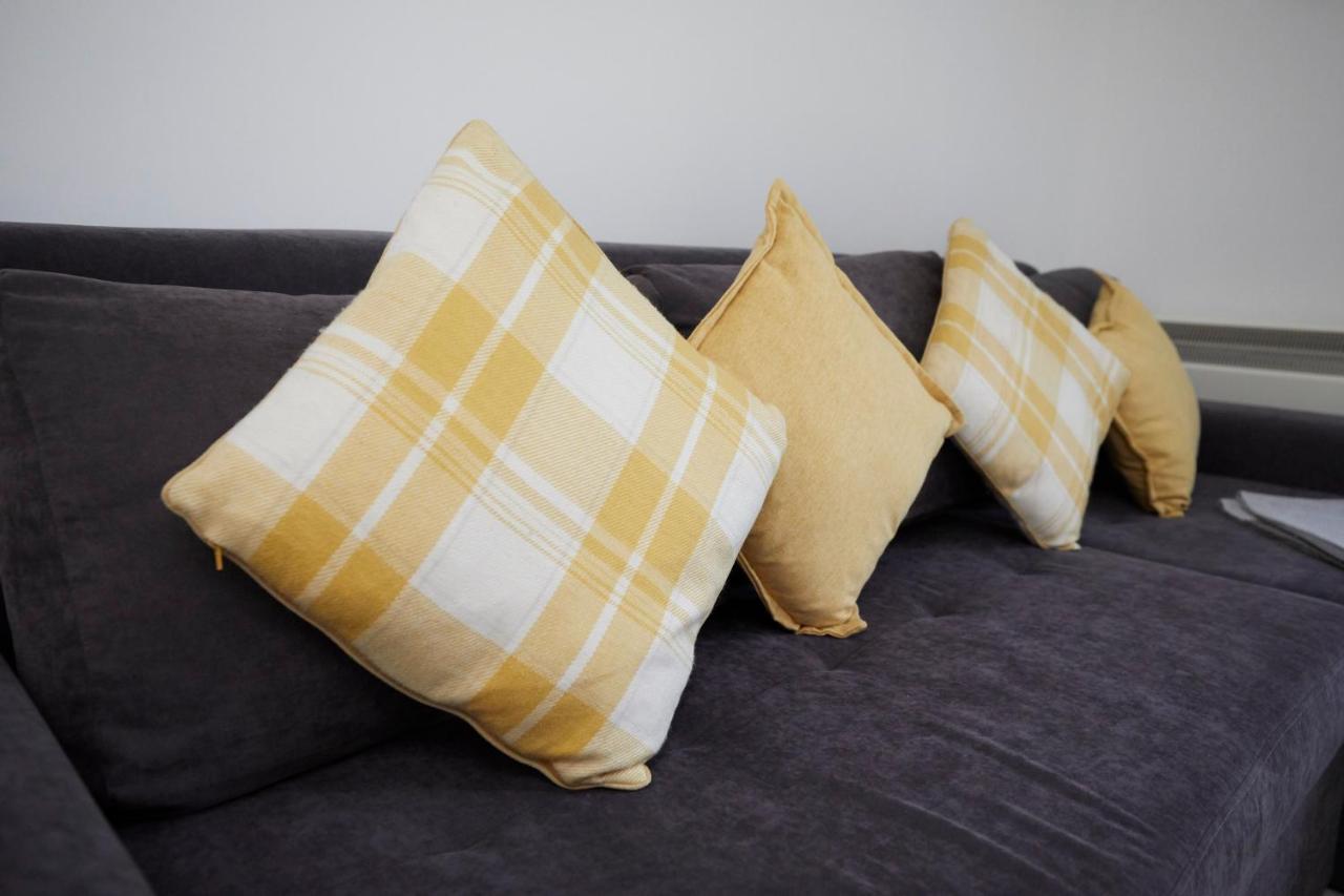 Spire View - 1 Bedroom, Sleeps 4, Parking Wifi Apartment Southampton