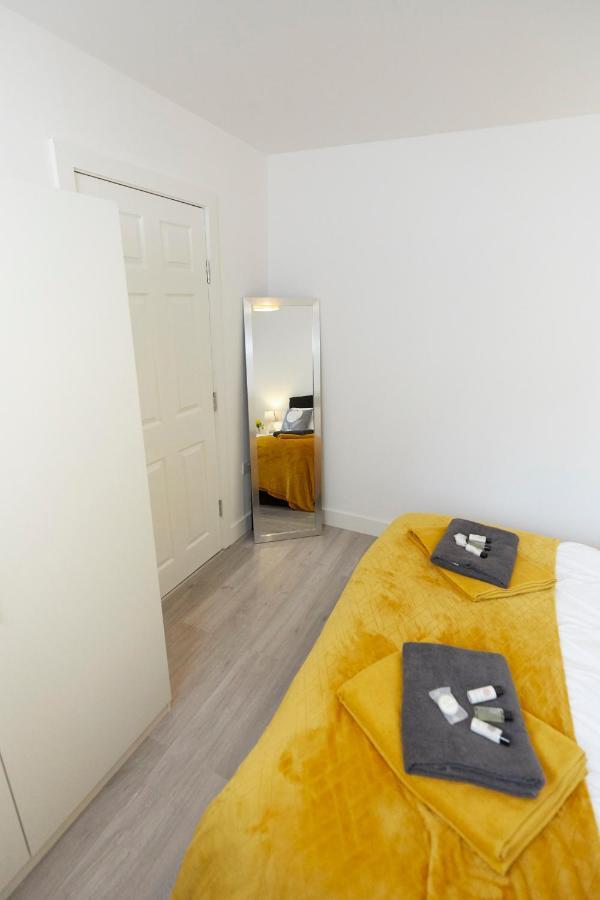 Spire View - 1 Bedroom, Sleeps 4, Parking Wifi Southampton
