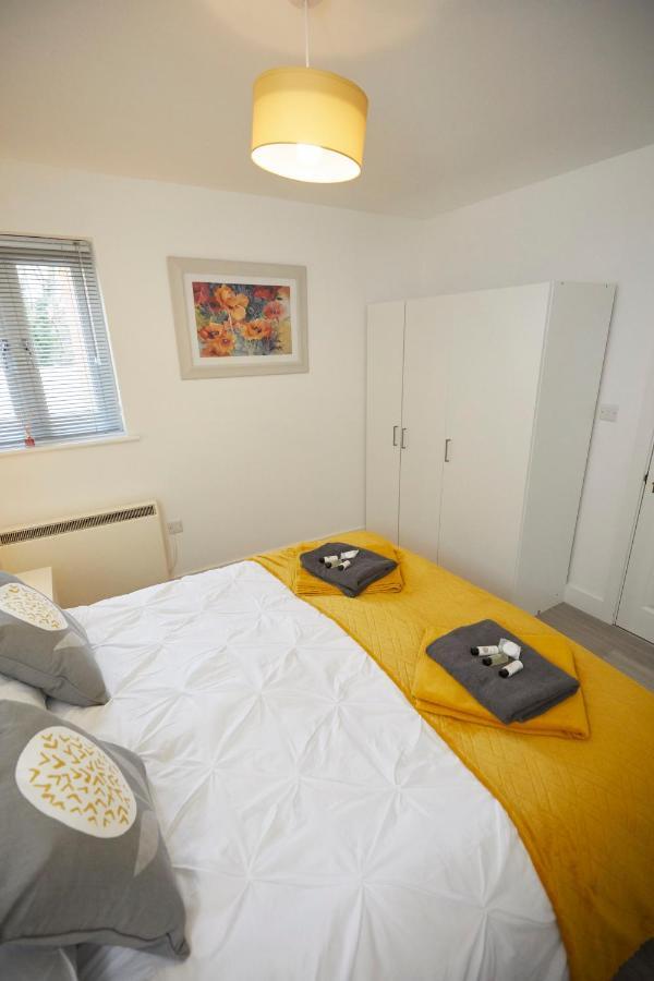 Spire View - 1 Bedroom, Sleeps 4, Parking Wifi