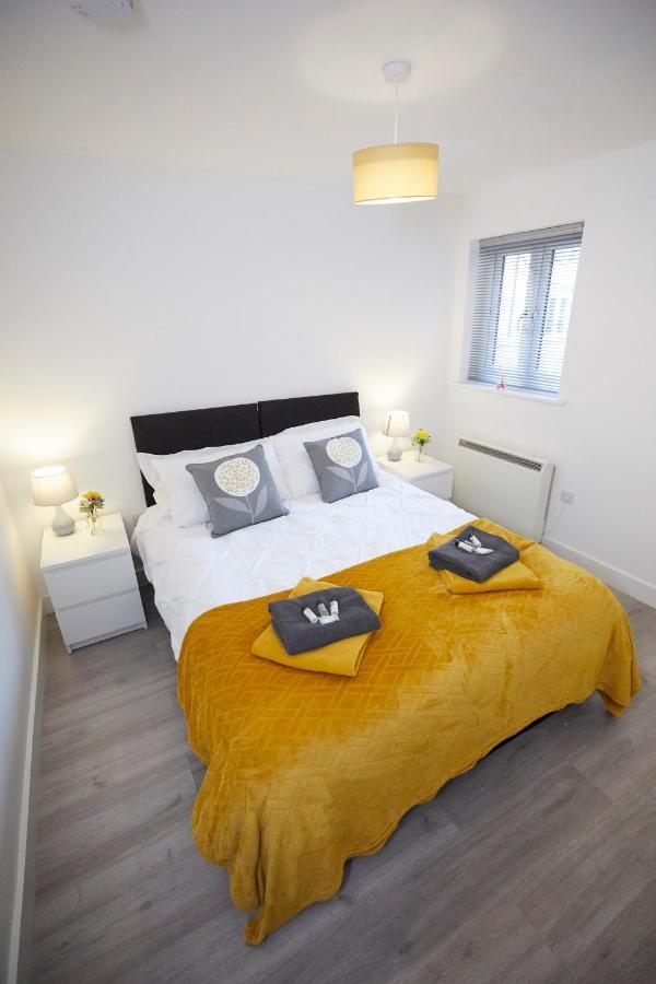 Apartment Spire View - 1 Bedroom, Sleeps 4, Parking Wifi *
