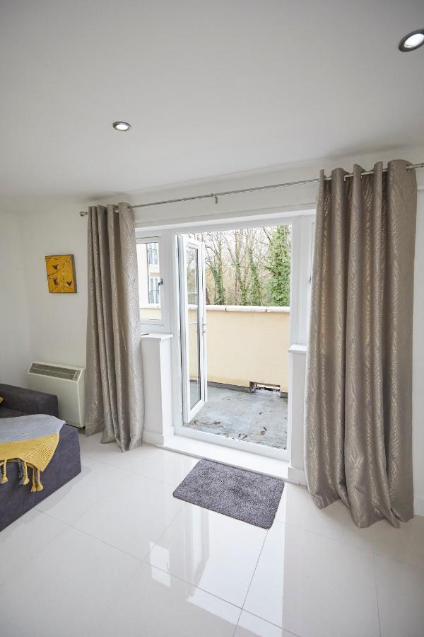 Apartment Spire View - 1 Bedroom, Sleeps 4, Parking Wifi