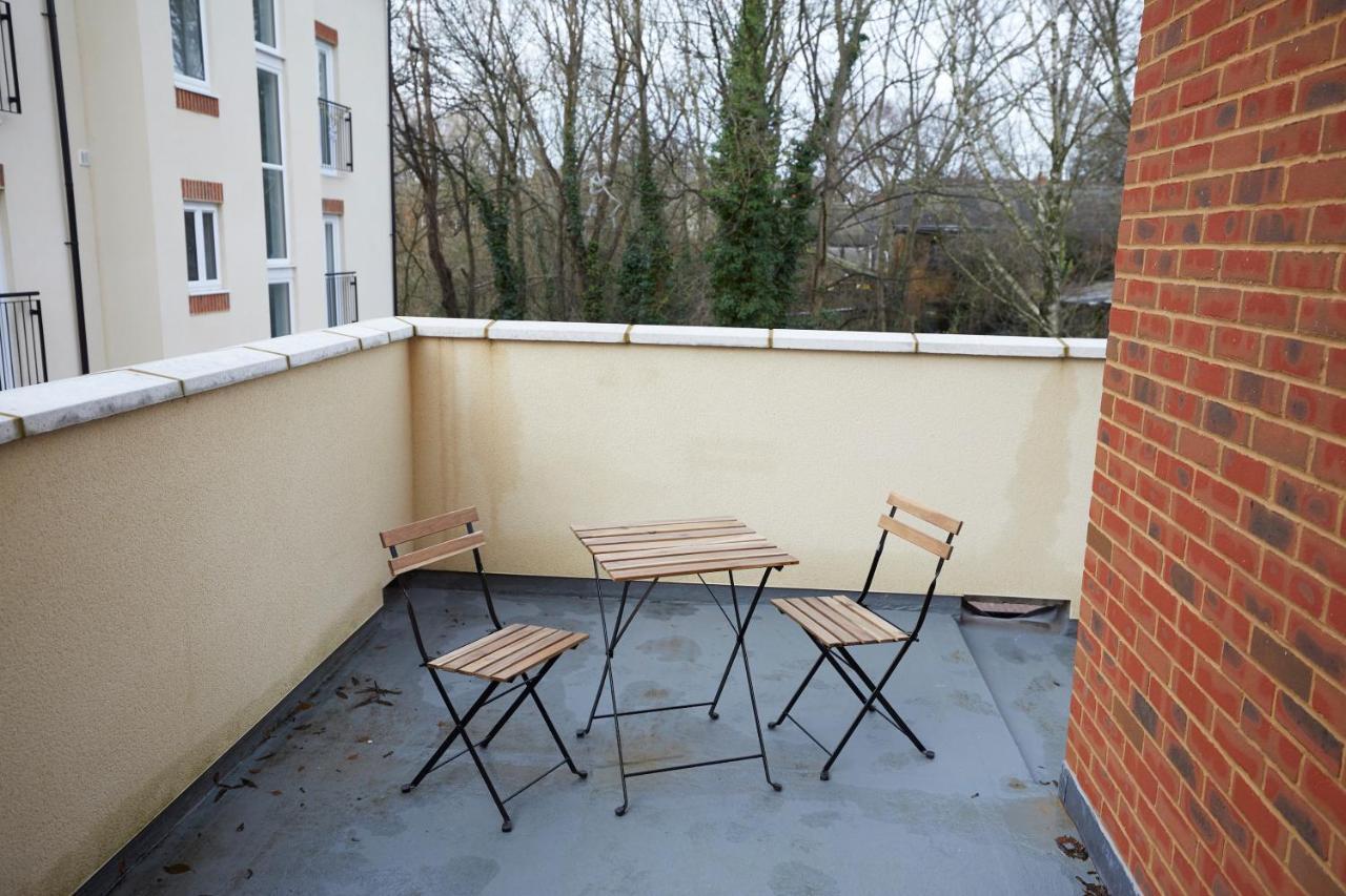 Spire View - 1 Bedroom, Sleeps 4, Parking Wifi *