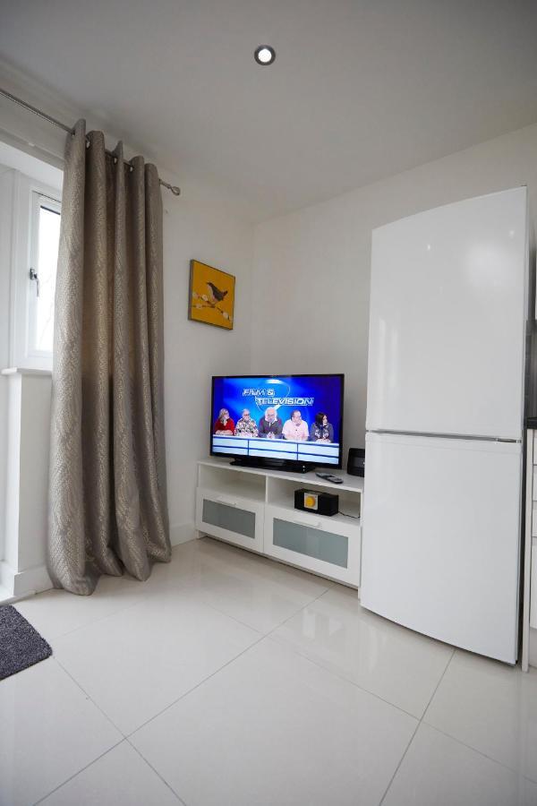 Spire View - 1 Bedroom, Sleeps 4, Parking Wifi *