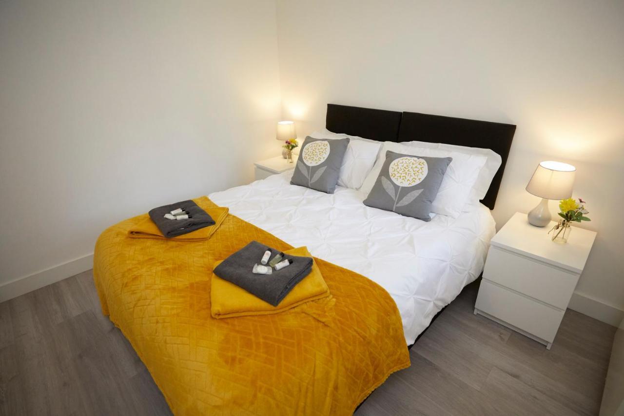 Apartment Spire View - 1 Bedroom, Sleeps 4, Parking Wifi