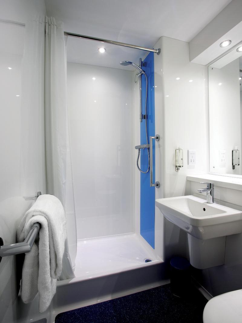 Travelodge Hotel 3*